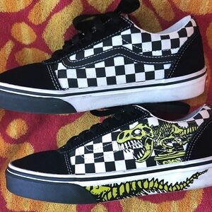 Kids' Dino Lace up Checkerboard/suede Skate Sneakers Youth 4 Black/White GUC